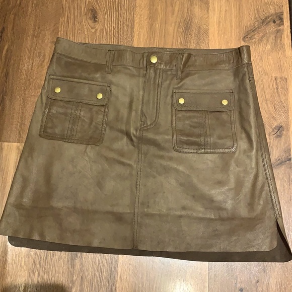 Brand new, never been worn. 100% lamb skin leather skirt. - Picture 1 of 5